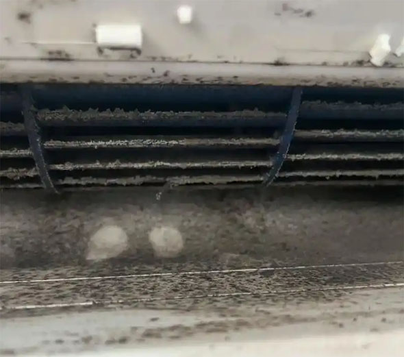 海口空调吹的风有股烧焦味是怎么回事